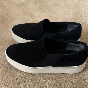 Warren women’s Slip-On Platform Suede Sneakers. Size 6